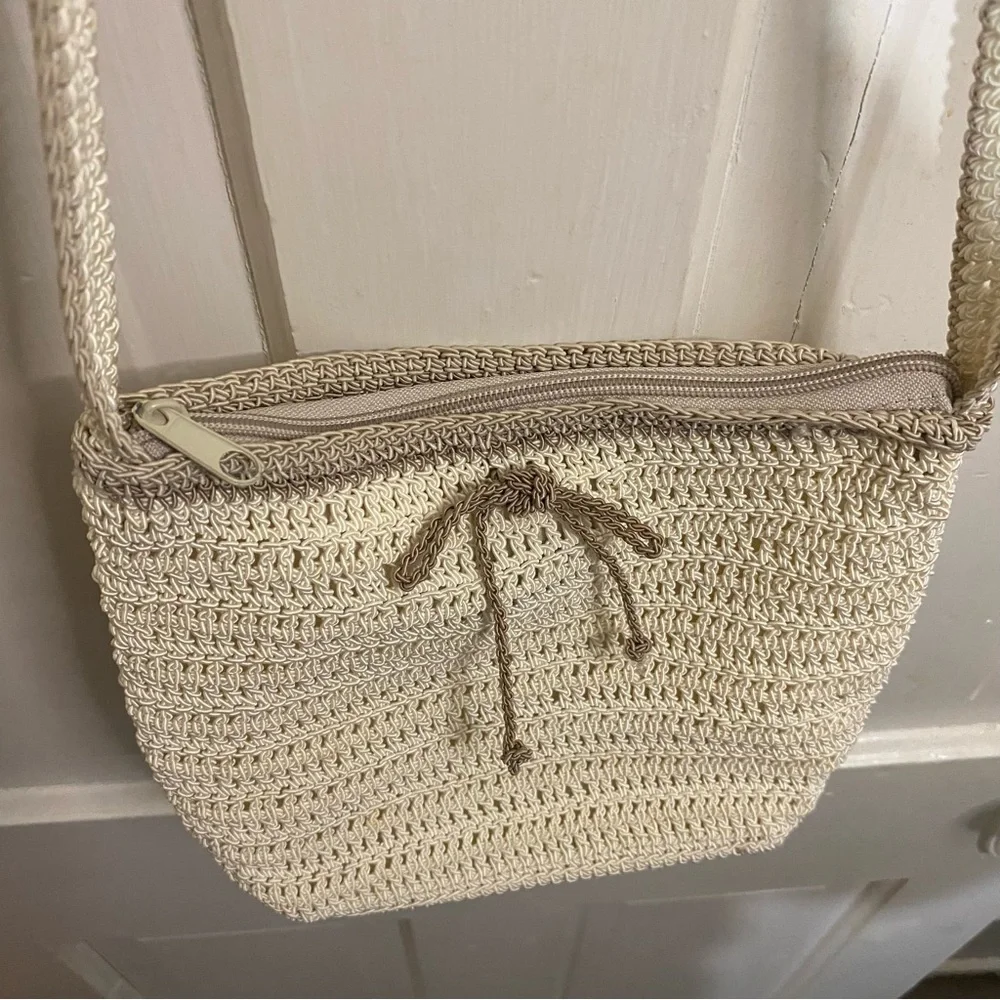 CHATEAU | Handmade in China Crochet Tan Crossbody Bag with Bow - Picture 6 of 11